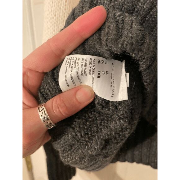 American Eagle NWT Tri-Color Gray, Cream, and Black Sweater, Size XS, MP $45 - Picture 3 of 11